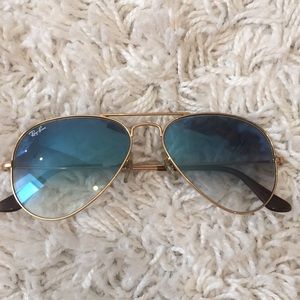 RayBan Aviator Sunglasses. RB3025